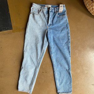 NWT Abercrombie Curve Love High Rise Mom Jeans Size 27/4